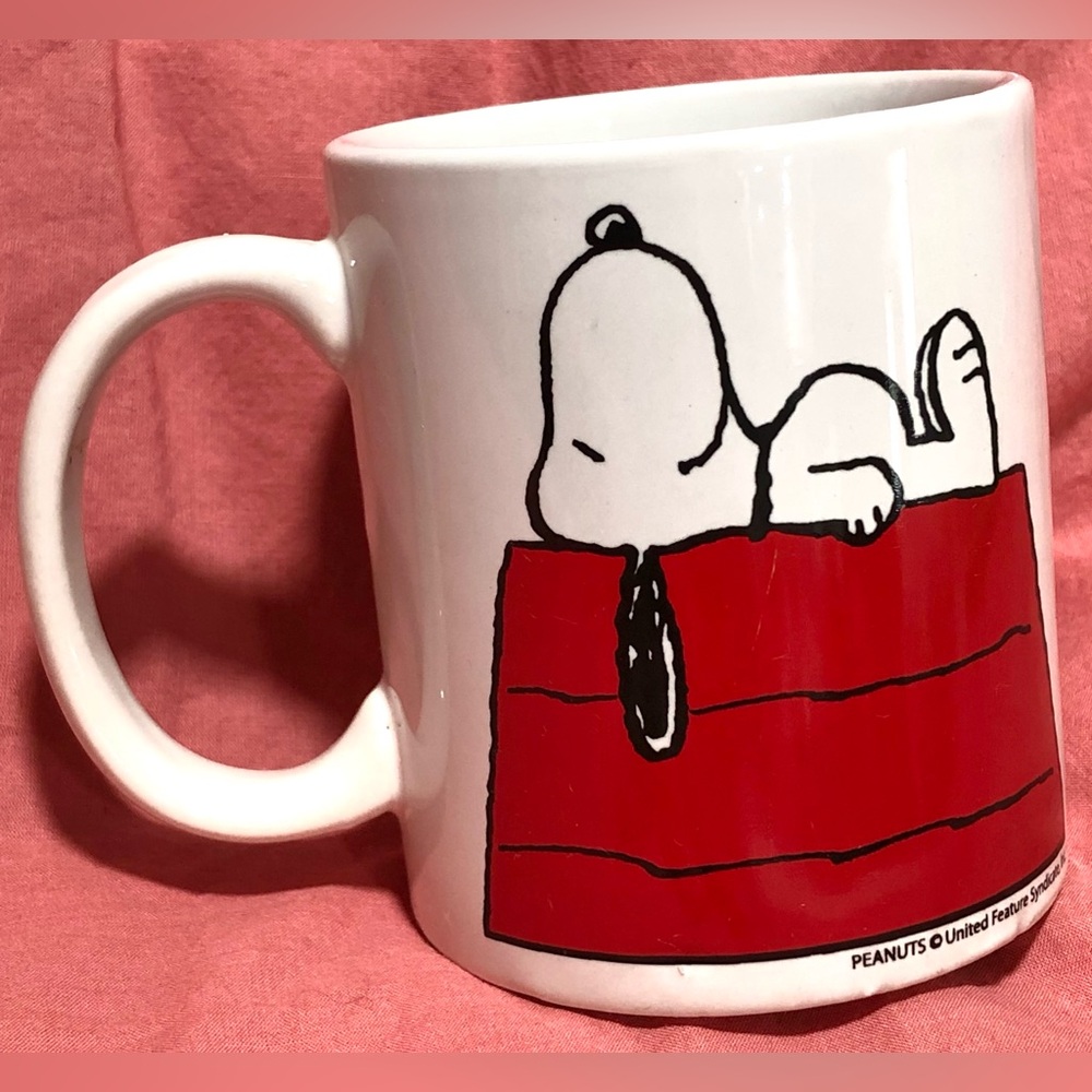 Peanuts White Mug with Red Doghouse Snoopy Graphic